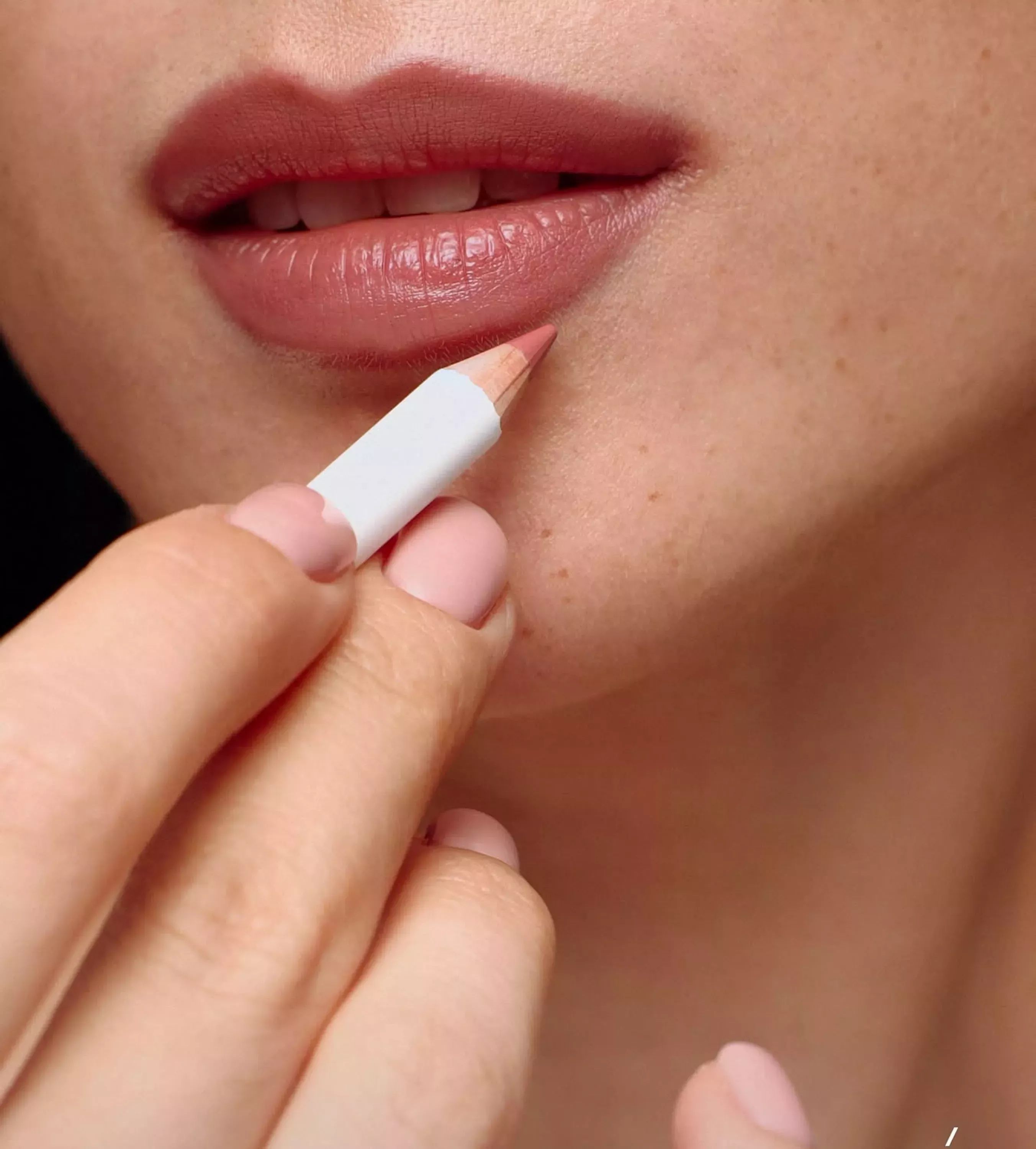 Високопігментований олівець для губ UNICO LIP PENCIL with peptides ROSÉ