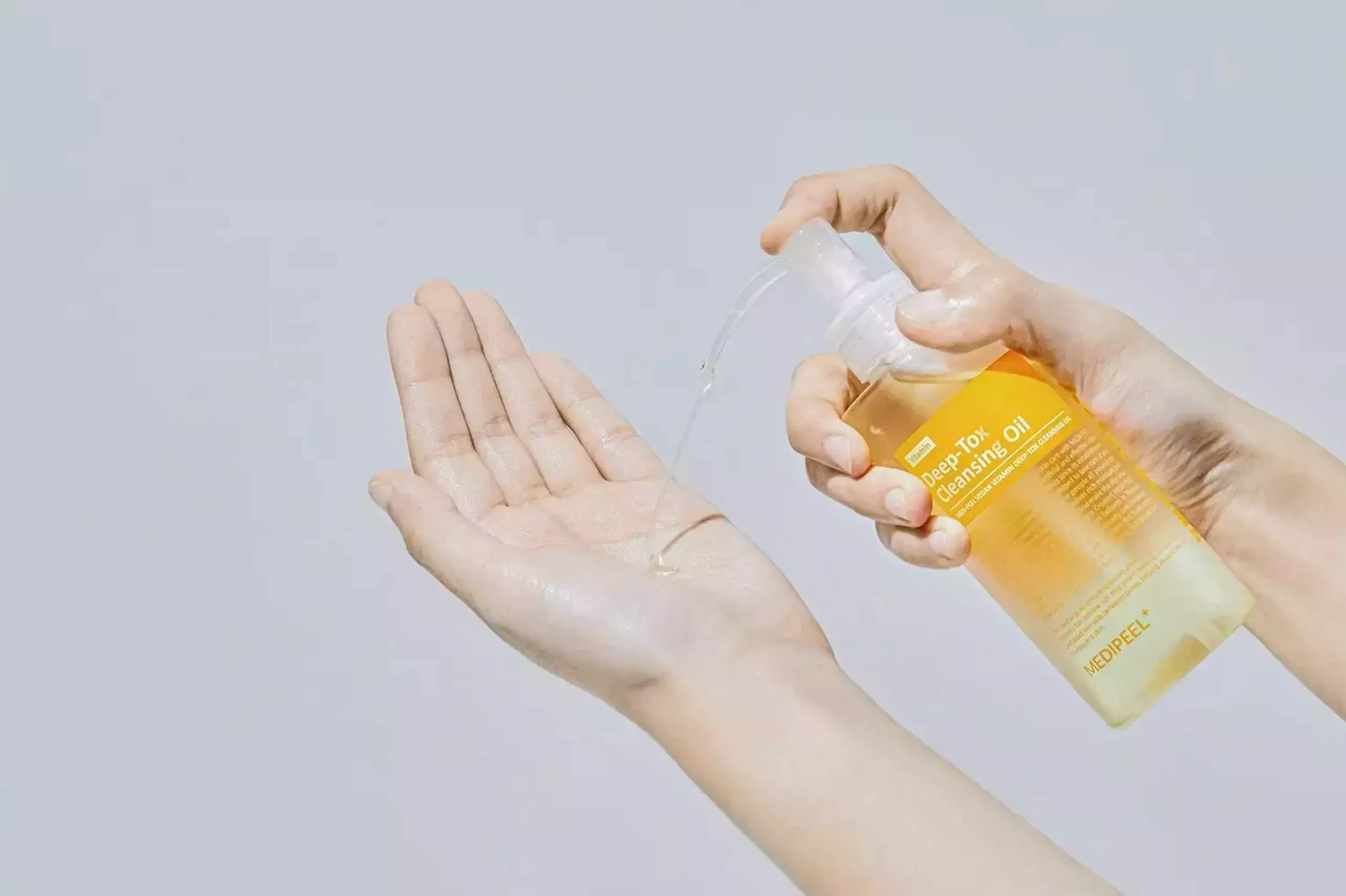 Гідрофільна олія для обличчя з вітамінами та ліпосомами Medi-Peel Vegan Vitamin Deep-Tox Cleansing Oil, 200 мл