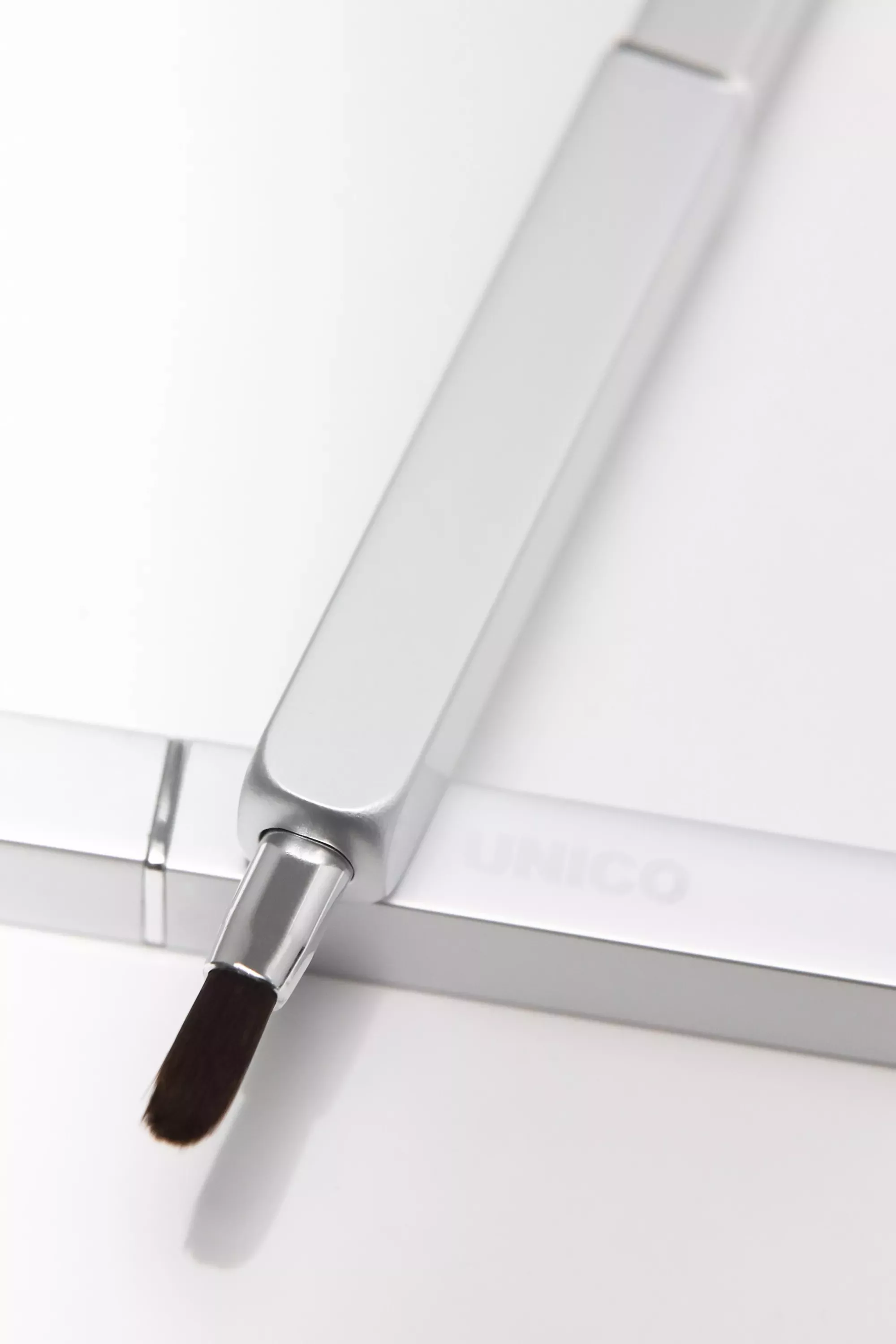 Пензлик-футляр для макіяжу очей та губ UNICO MAKEUP BRUSH lip&eye