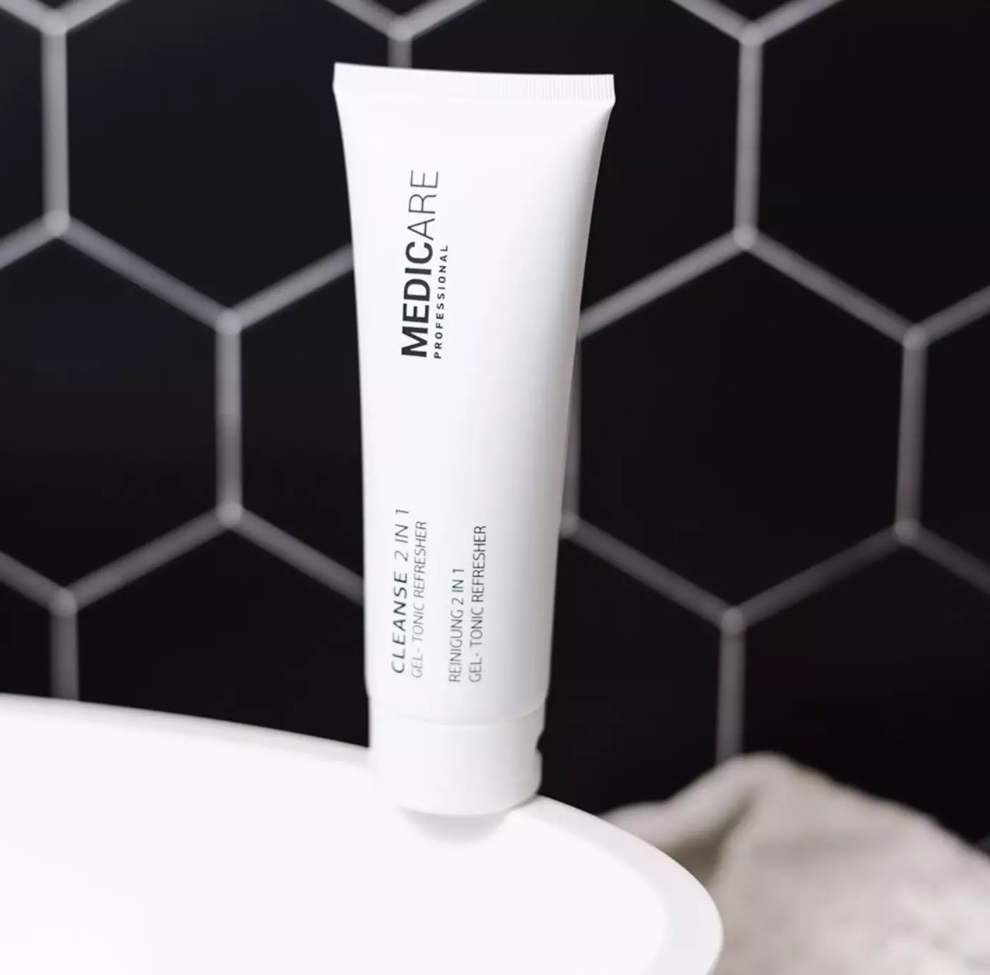 Очищуючий гель-тонік 2-в-1 для обличчя Medicare Cleanse 2-in-1 Gel-Tonic Refresher, 200 ml
