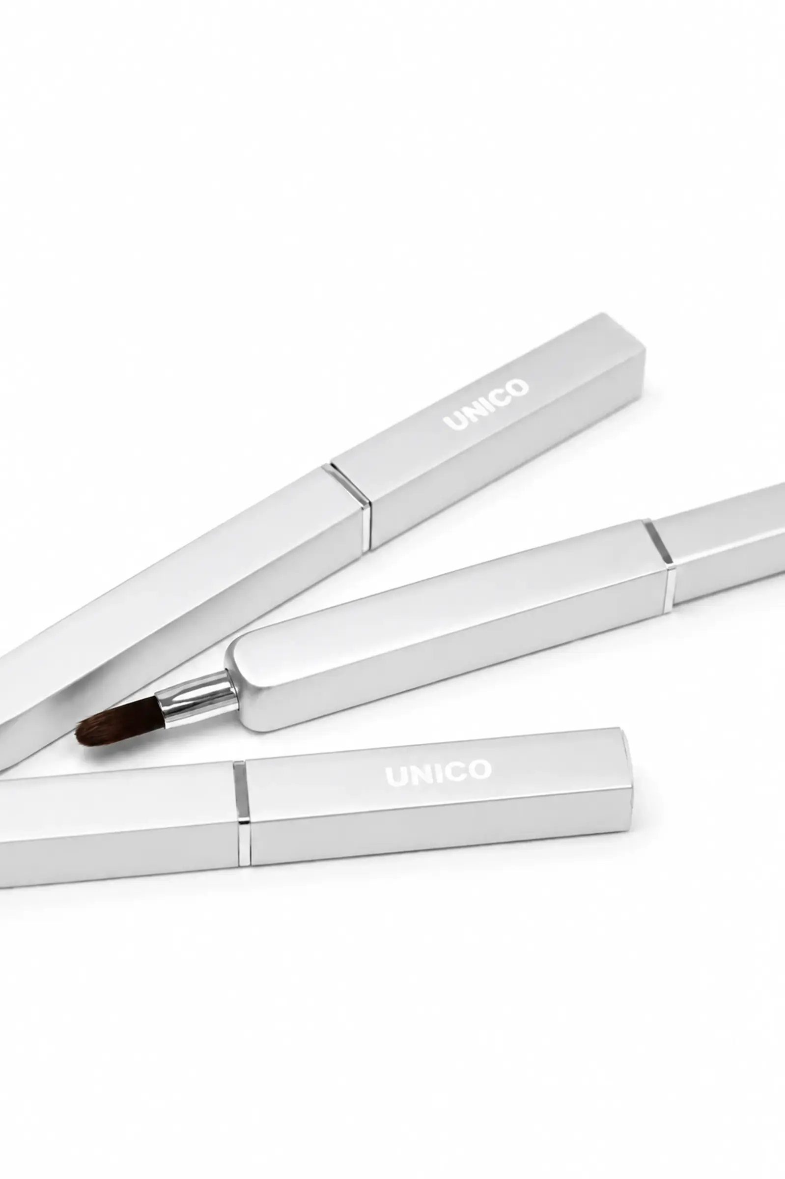 Пензлик-футляр для макіяжу очей та губ UNICO MAKEUP BRUSH lip&eye