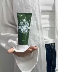 Очищуюча пінка з екстрактом хаутюнії DERMA FACTORY HOUTTUYNIA CORDATA 24% CLEANSING FOAM  