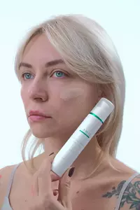 Тональний крем з SPF 50 для захисту та вирівнювання кольору шкіри від Lamic «Crema protettivo solare di tono SPF 50», 50 ml