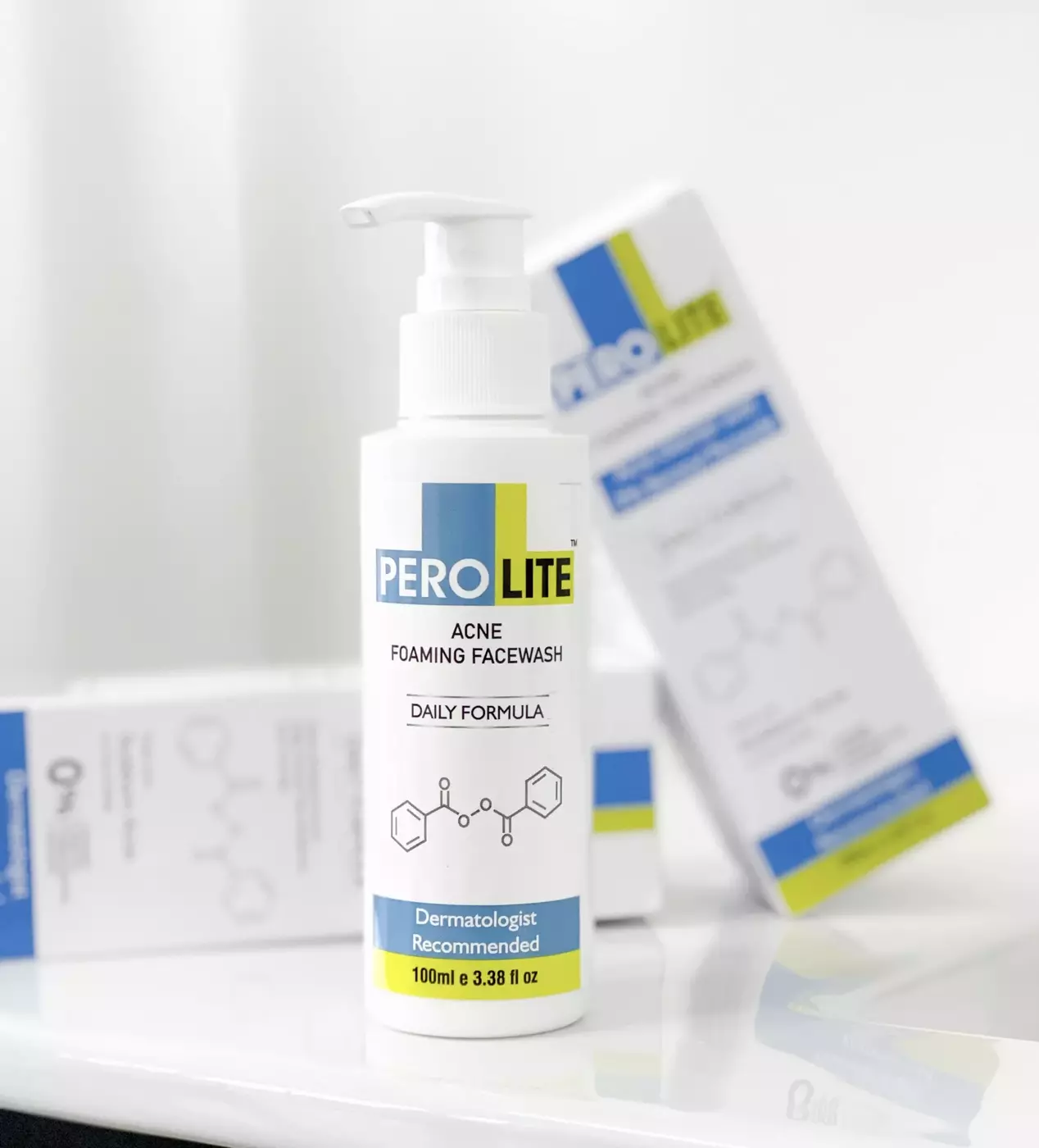 Засіб для очищення шкіри з акне PEROLITE ACNE CLEANSER WITH BENZOYL PEROXIDE 3% , 100 ml 