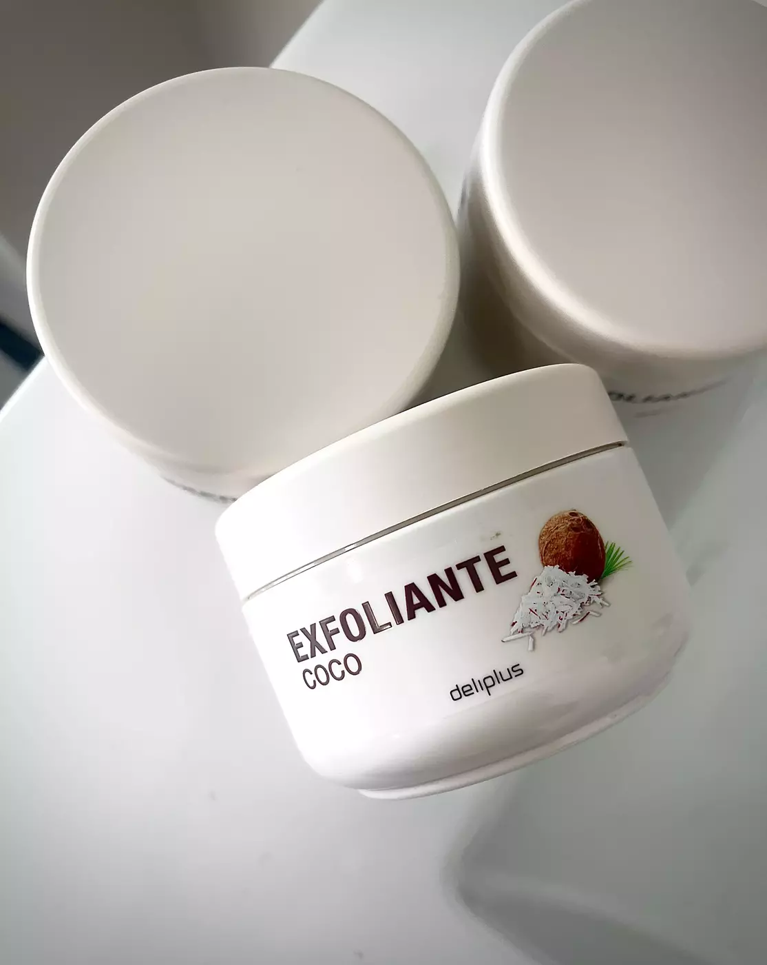 Кокосовий скраб для тіла з олією жодоба Exfoliante Corporal Coco, 250 ml 